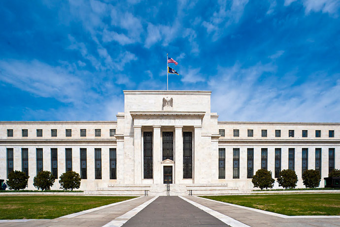 鲍威尔终于亲口承认了！美联储政策收紧拐点显现 金融圈小伙伴如何解读？