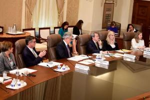 美联储三号人物的表态来了！威廉姆斯：美联储正“接近决定”开始加息 继续取消宽松政策“是有道理的”