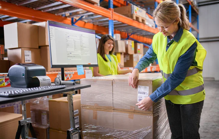 绩后大涨15%！联邦快递2025财年指引超预期，考虑剥离货运业务