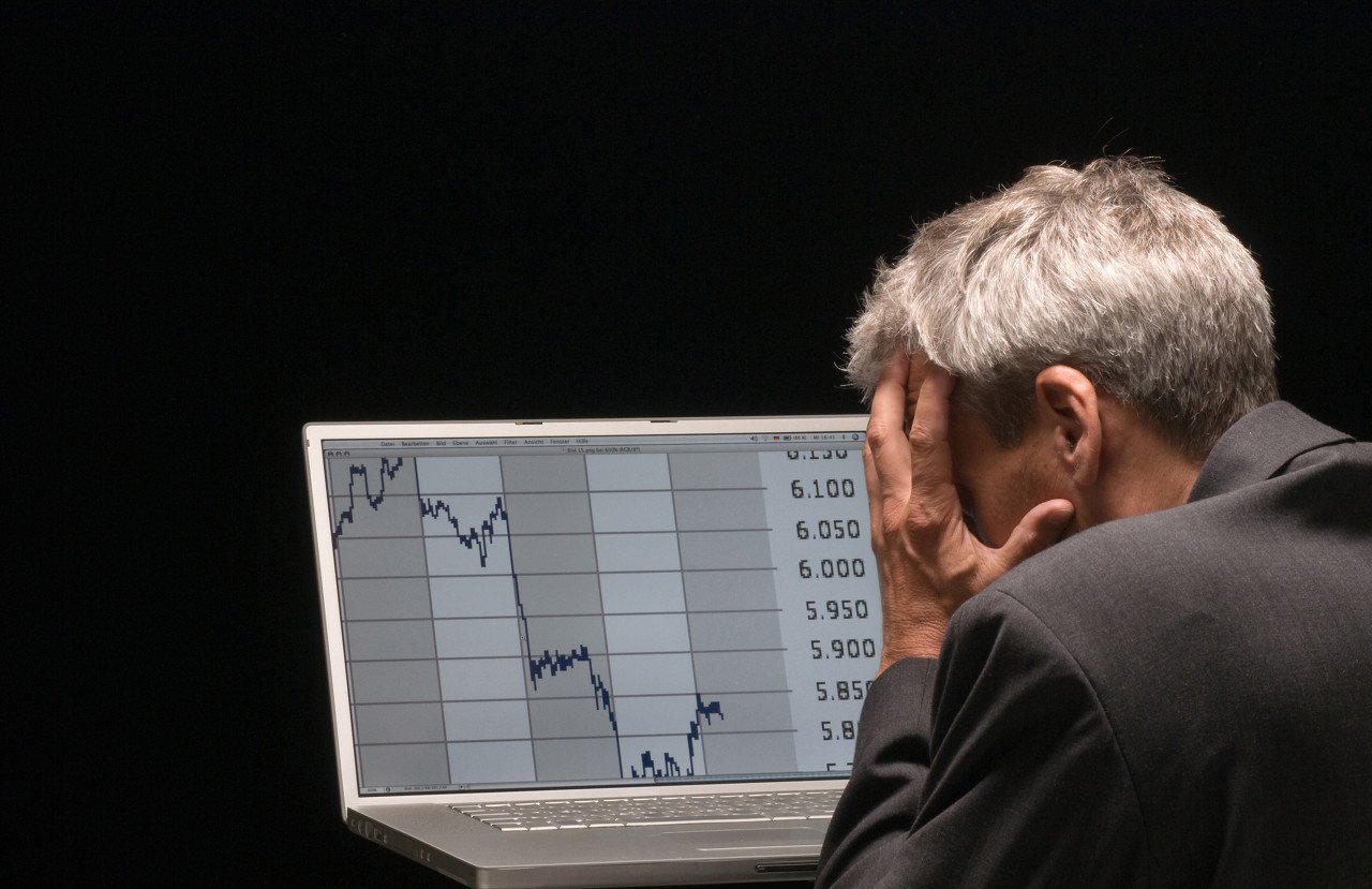 全球股市史诗级大崩盘！日经熔断，美股暴跌，多只跨境ETF跌停