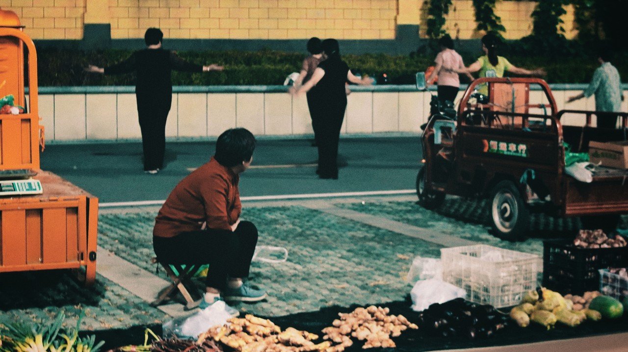 普通人，该如何度过经济下行期？