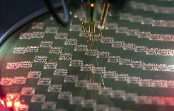 中芯国际股价飙升引发130亿美元反弹：投资者期待北京政策支持以重振半导体行业信心