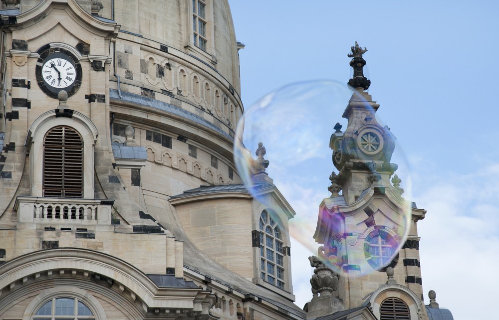 欧元区11月PMI再陷萎缩！服务业增长疲软，欧元也崩了