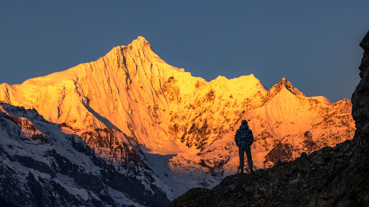 引爆！强势板块持续跑赢大盘