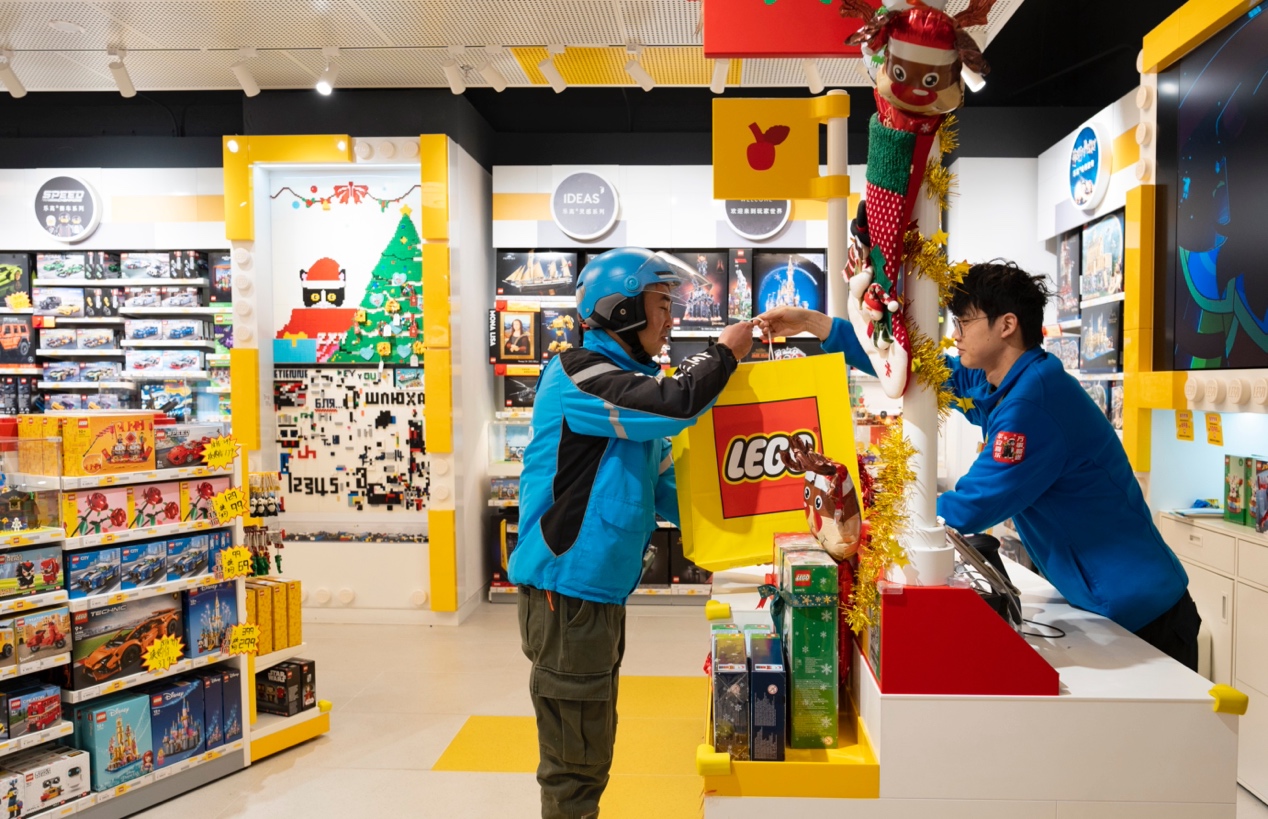 超400家乐高上线饿了么，新年临近各类礼物外卖销量增长