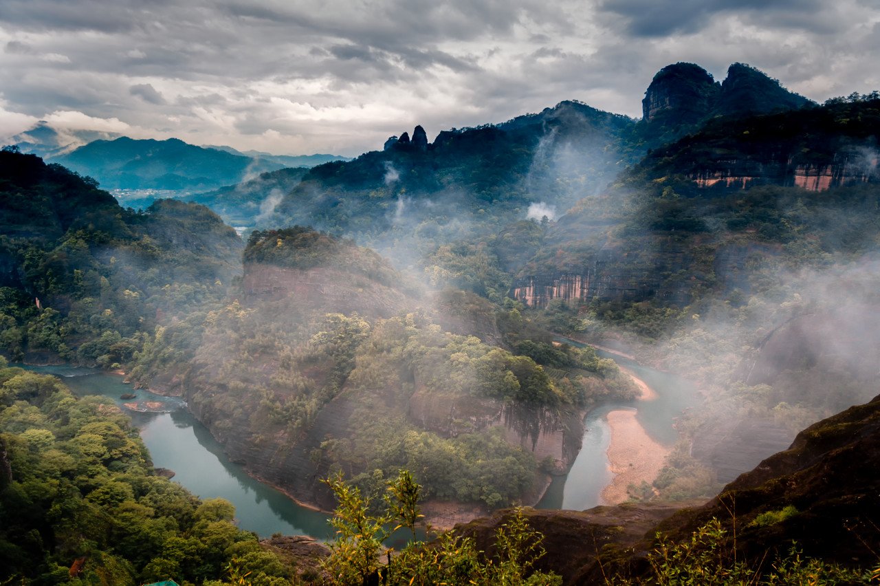 印象大红袍弃A赴港上市，靠张艺谋打造的节目年入上亿