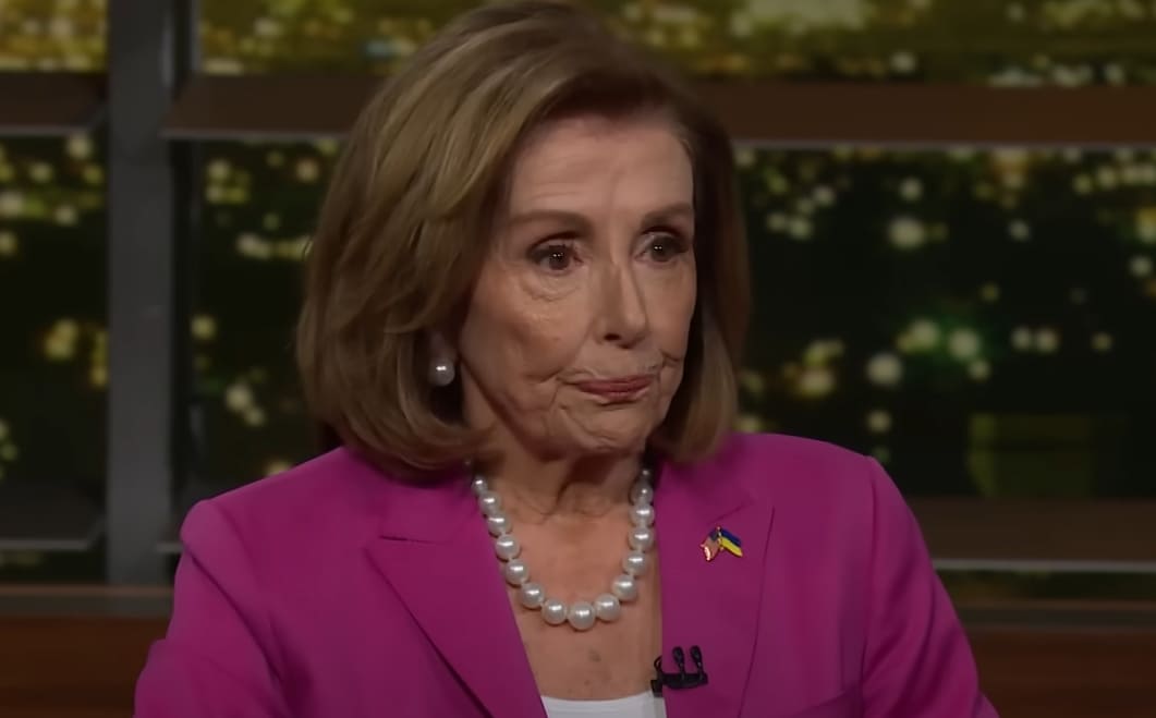 佩洛西大宗交易引发科技股波动，交易金额超2500万美元，凸显政治权力与资本市场紧张关系