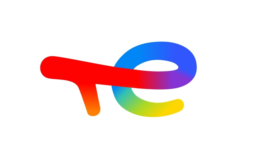 低油价与燃料需求疲软拖累TotalEnergies Q4盈利下降15%，电力与LNG交易成部分支撑