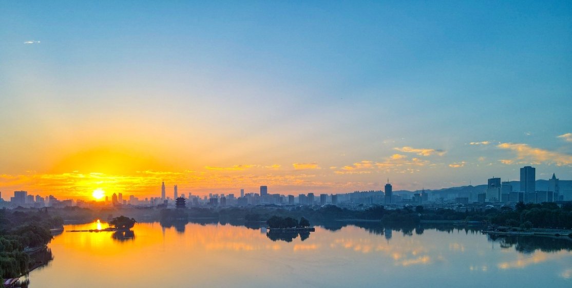 或许，土豪村才救地产