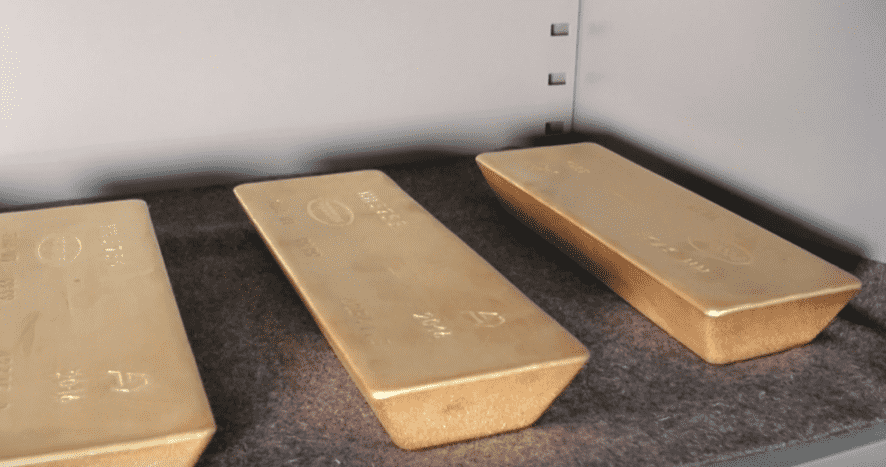 黃金價格跳水，倫敦金和COMEX黃金期貨大幅下跌，珠寶品牌金飾價格隨之回落