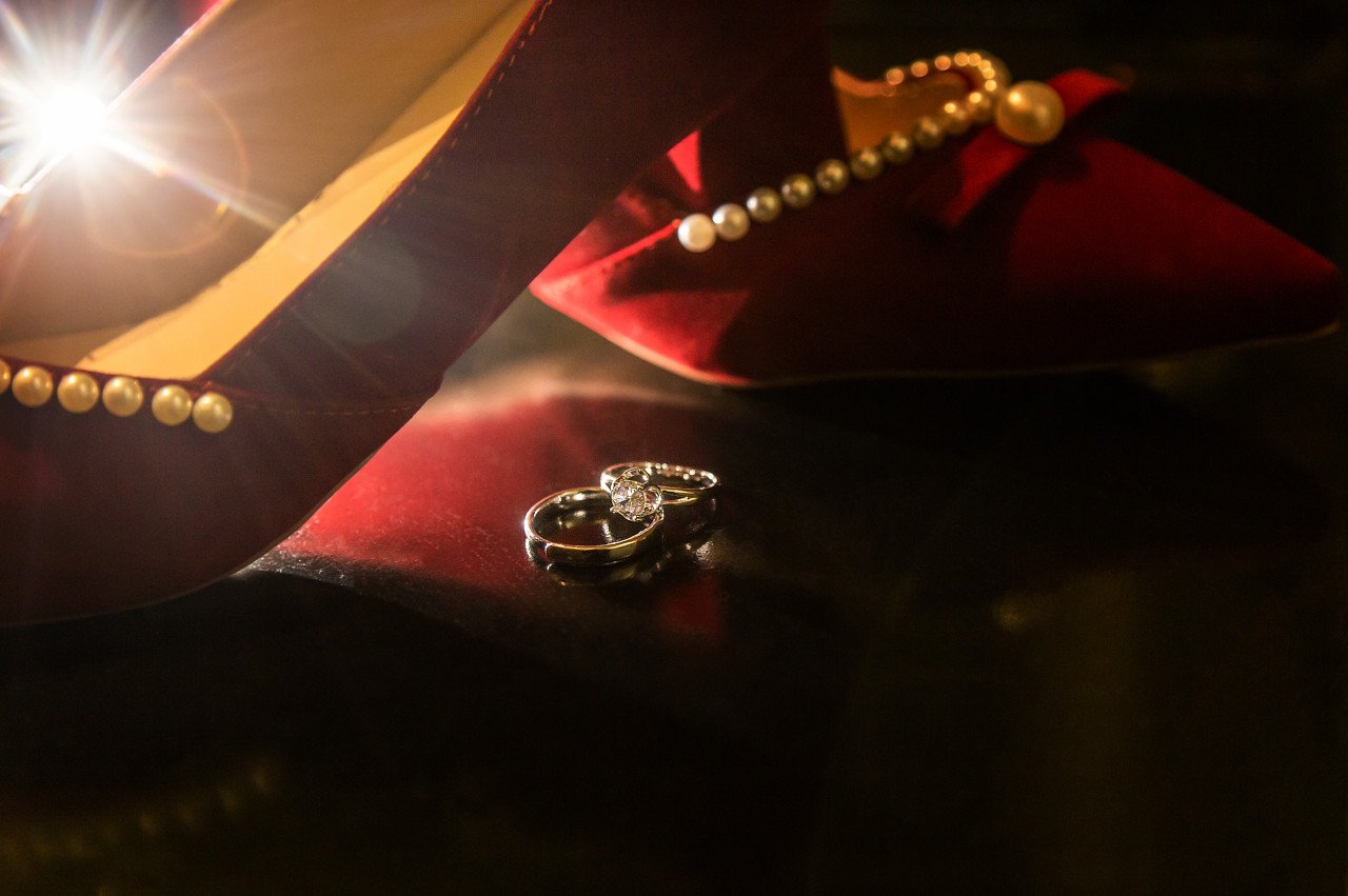 开4000多家珠宝店，上市前多次分红，周六福冲击IPO