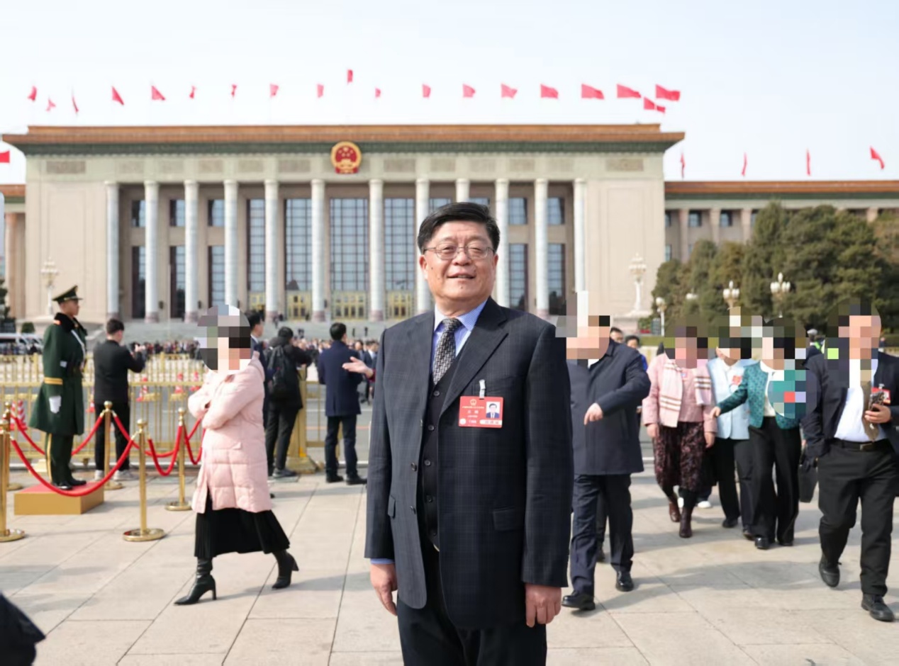 连续六届全国人大代表发声——探寻钙钛矿光伏产业链崛起的