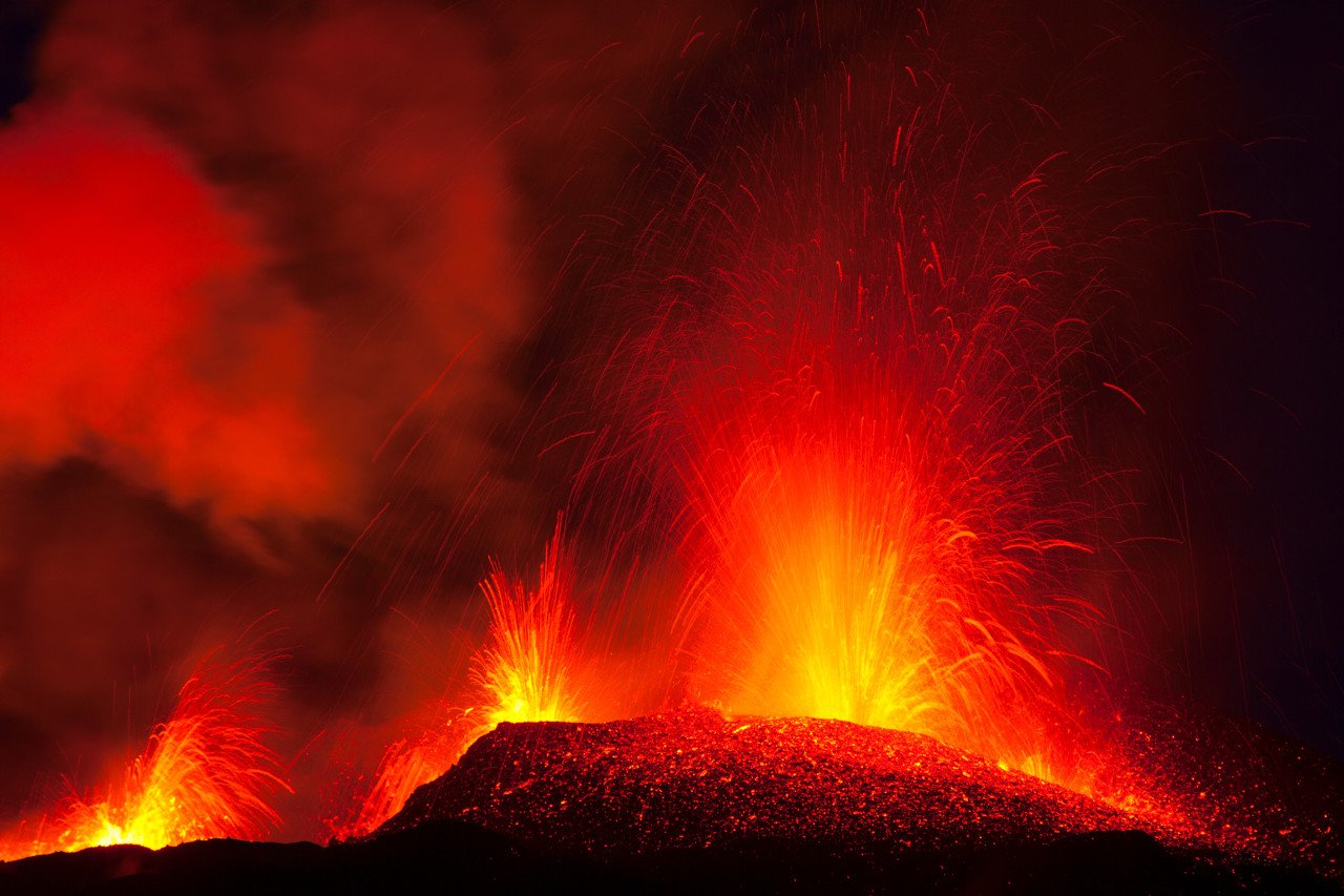 港A股券商股午后暴涨，香港证券ETF放量50亿上涨1%