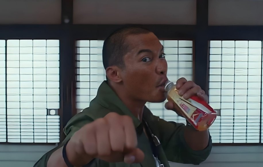 年涨80%，逆势爆发的消费龙头