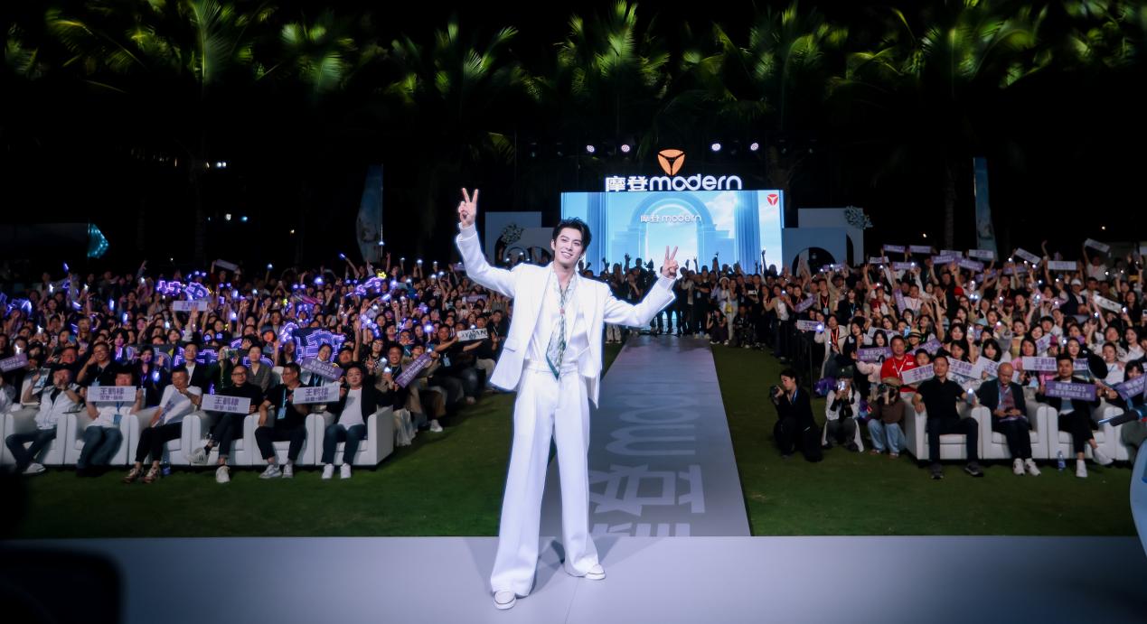 新品秒空！用户成“精神股东”！雅迪如何成为Z世代出行顶流？