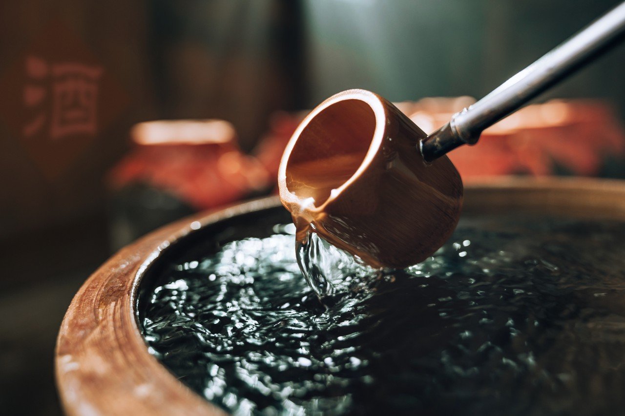 白酒消费逐步进入理性时代！舍得酒业“爆雷”，净利润同比下滑80%