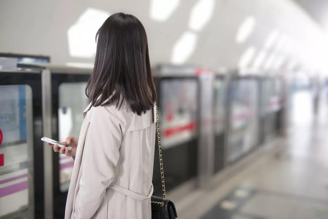 金融圈的“颜值经济”：分析师美推荐越精准