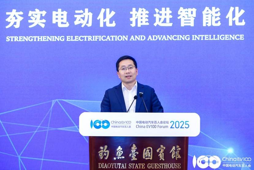 深蓝汽车邓承浩：加速AI赋能，向世界一流汽车品牌迈进