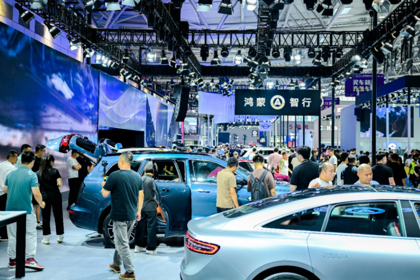 国产豪华从0到1的跨越，尊界S800能否改写豪车市场规则？