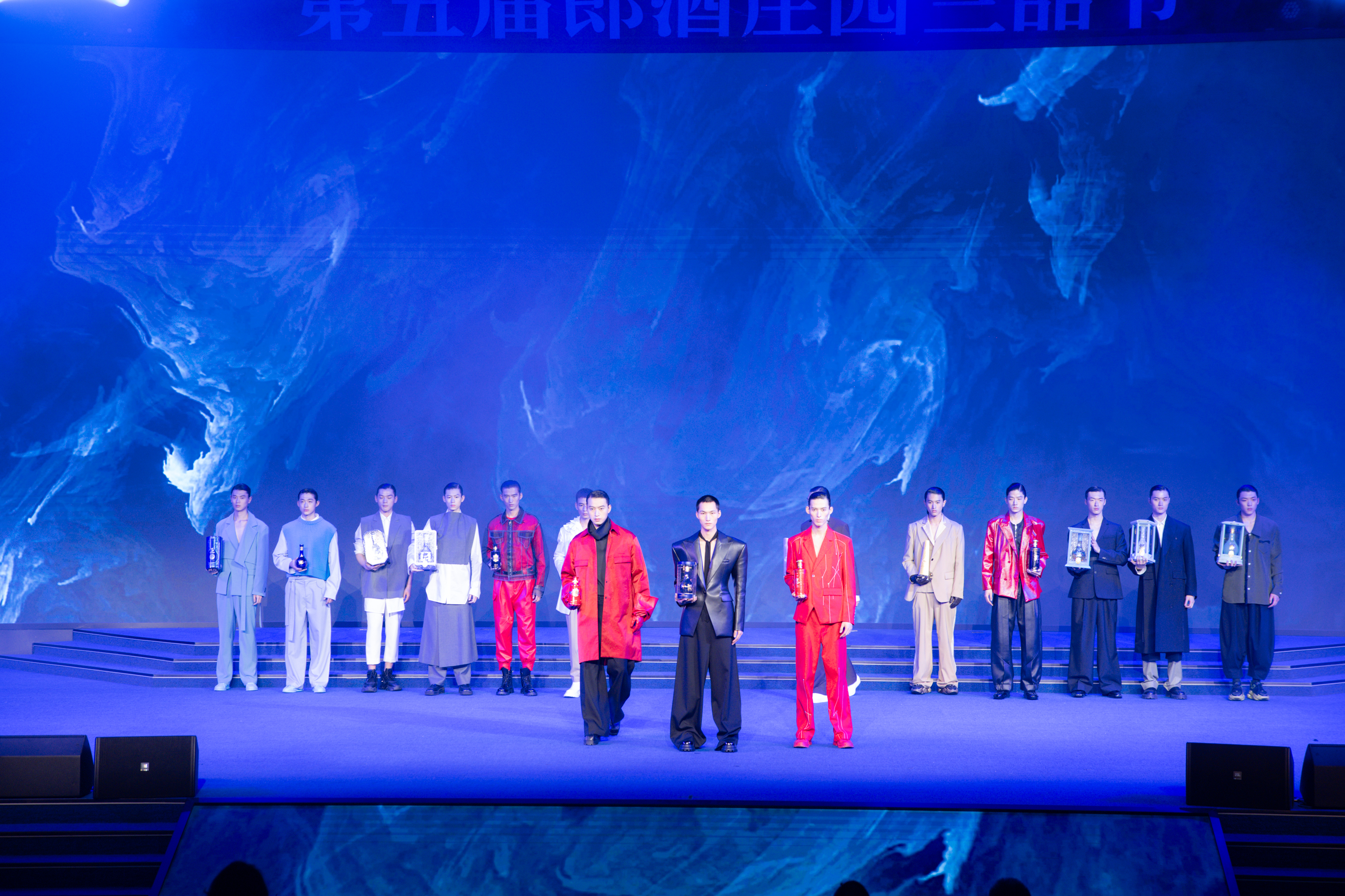 从赤水河到全球，郎酒把“世界级”愿景写进每一瓶酒