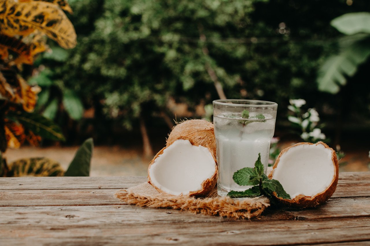 肖战、赵露思代言，卖椰子水年入超11亿，if赴港IPO