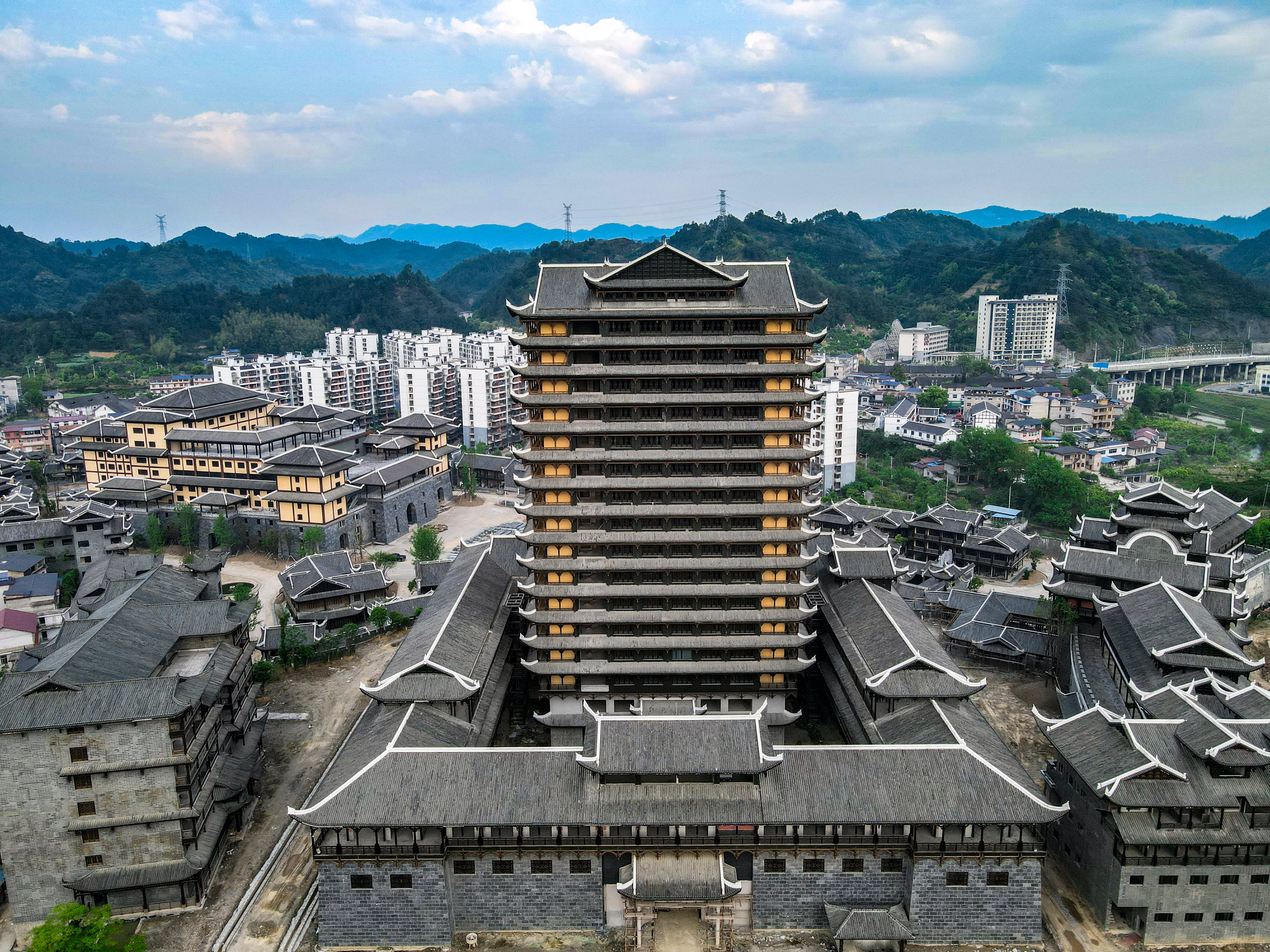 又一次面临ST，张家界五年亏13亿，大庸古城成“拖油瓶”