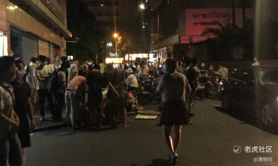 夜探华强北“鬼市”：为何子夜开门拂晓散场？