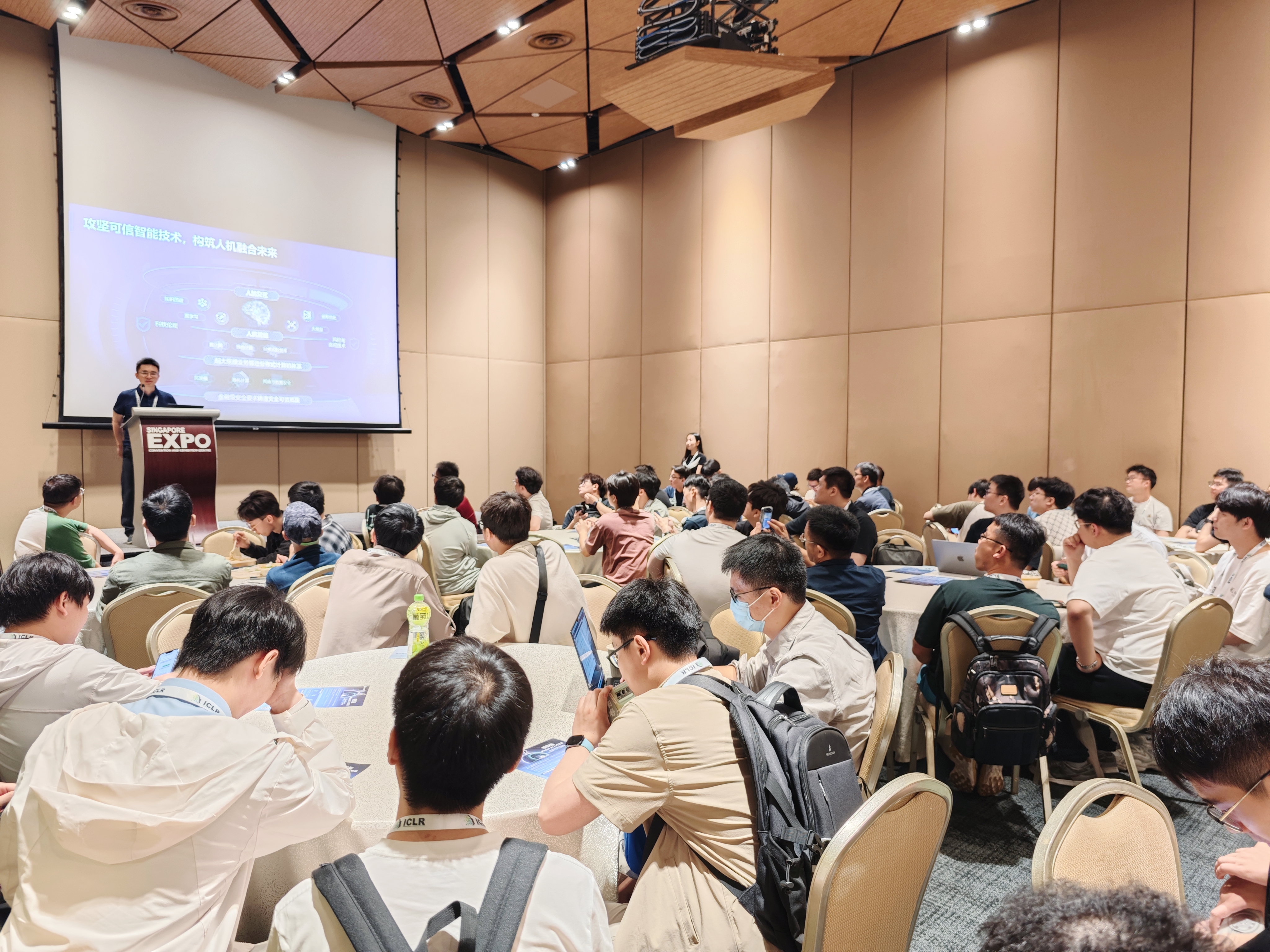 蚂蚁集团抢招顶尖AI人才：推出“Plan A”人才专项，招聘会开到顶会现场