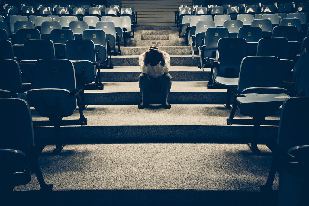 连续6个一字跌停，昔日6倍牛股陷多重困境