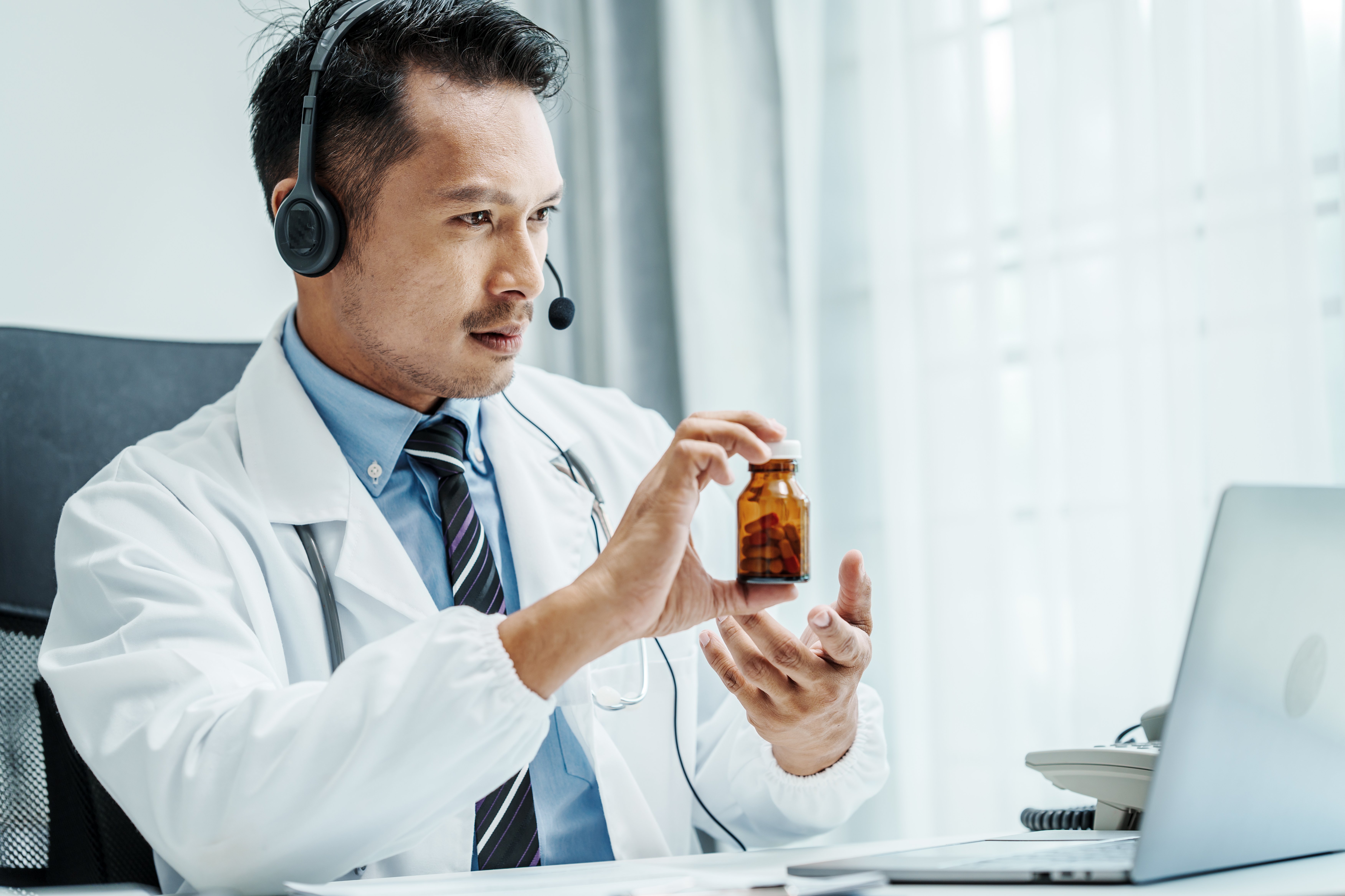 三生制药斩获辉瑞60亿美元大单，带飞港股创新药板块，“三生制药”含量最高的ETF找到了！