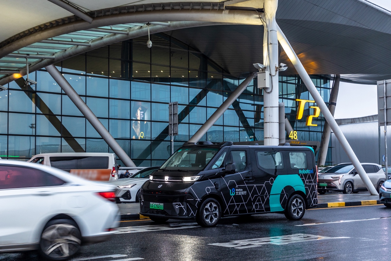 Robotaxi收入大幅提升、毛利率35%稳居行业首位，Uber加投1亿美元，文远知行规模商业化提速