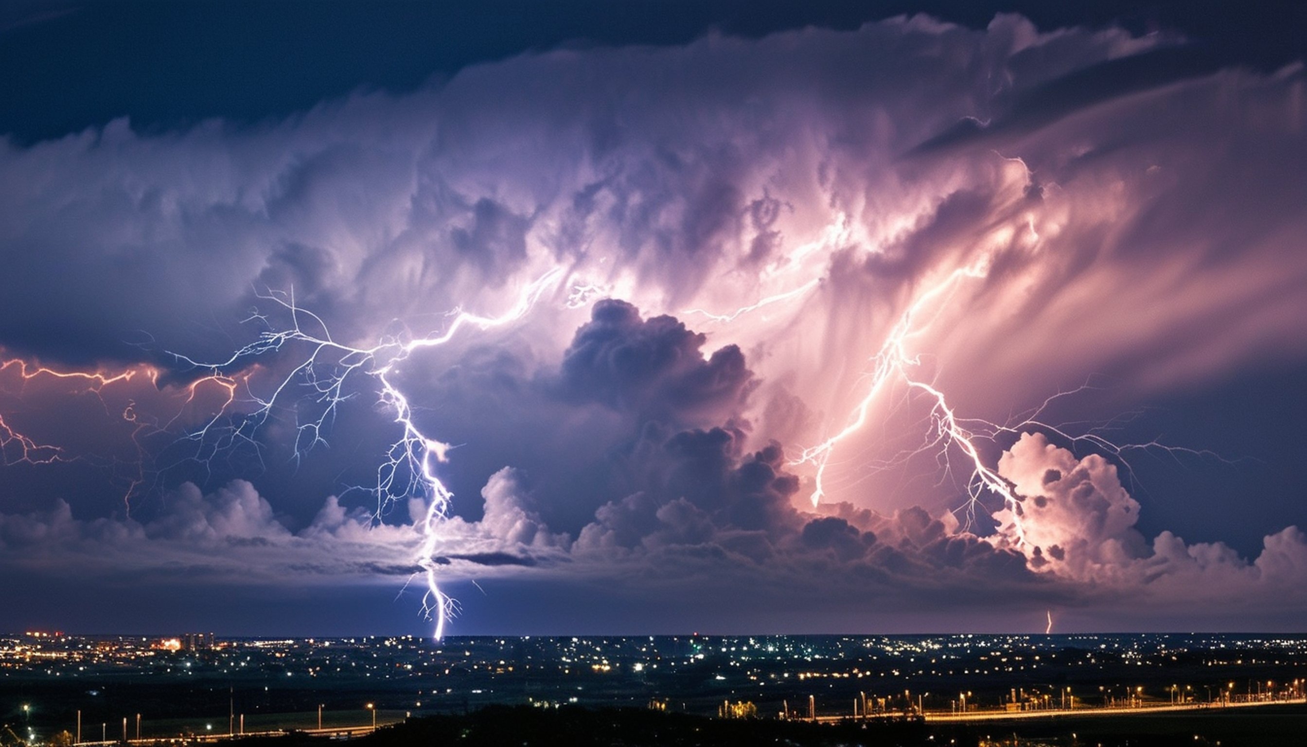 航空装备板块持续走高，中航沈飞、晨曦航空涨停，航天航空ETF、军工龙头ETF、航空航天ETF和国防ETF跟随上扬