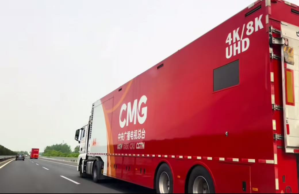 “苏超”火爆！新华社、人民日报、央视摇旗呐喊，赞助商队伍大扩容，多家龙头企业出手，宿迁人刘强东杀入