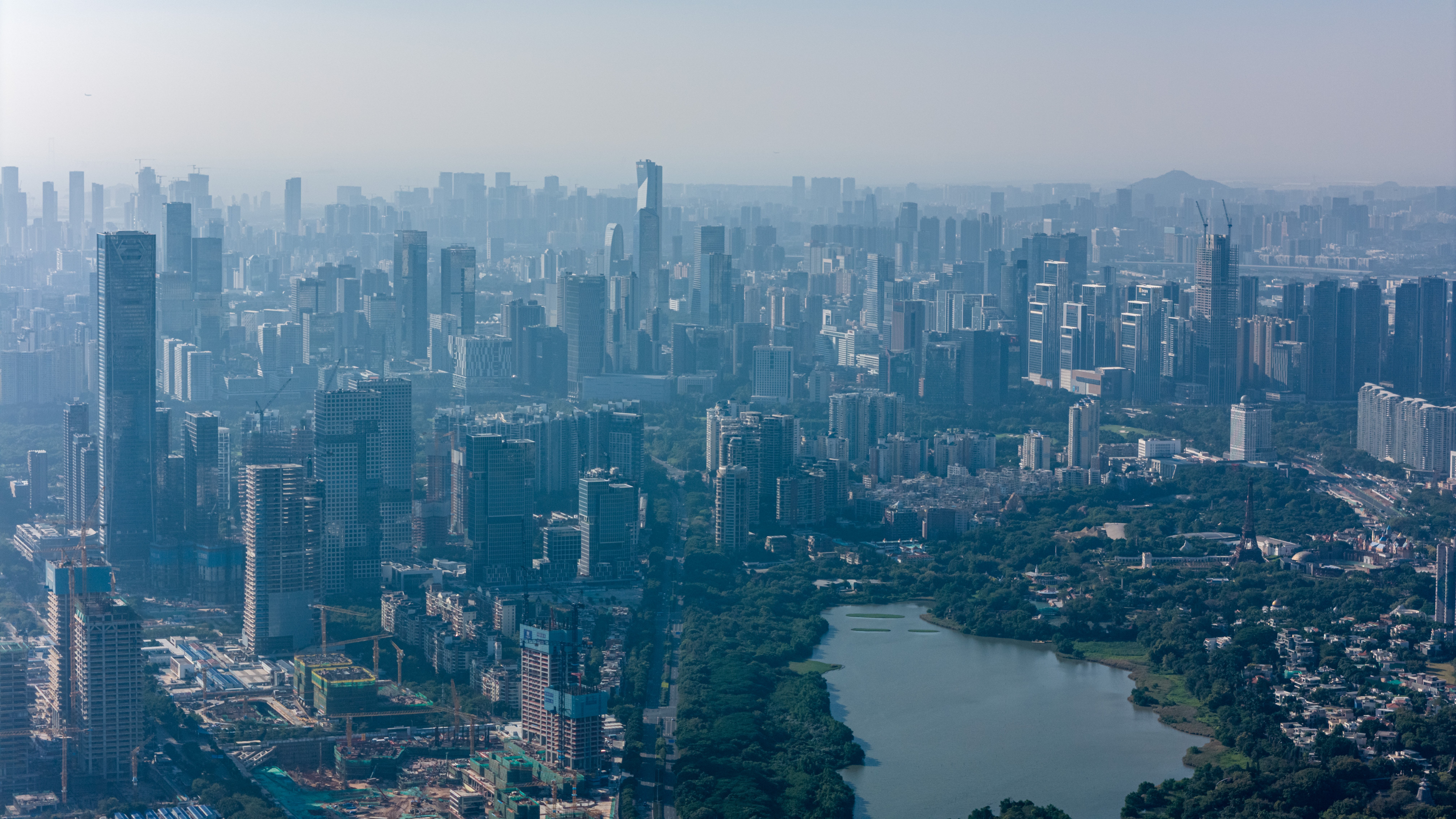 销售数据注水，背刺业主，拖欠巨额税费...深圳头部房企“翻车”了？