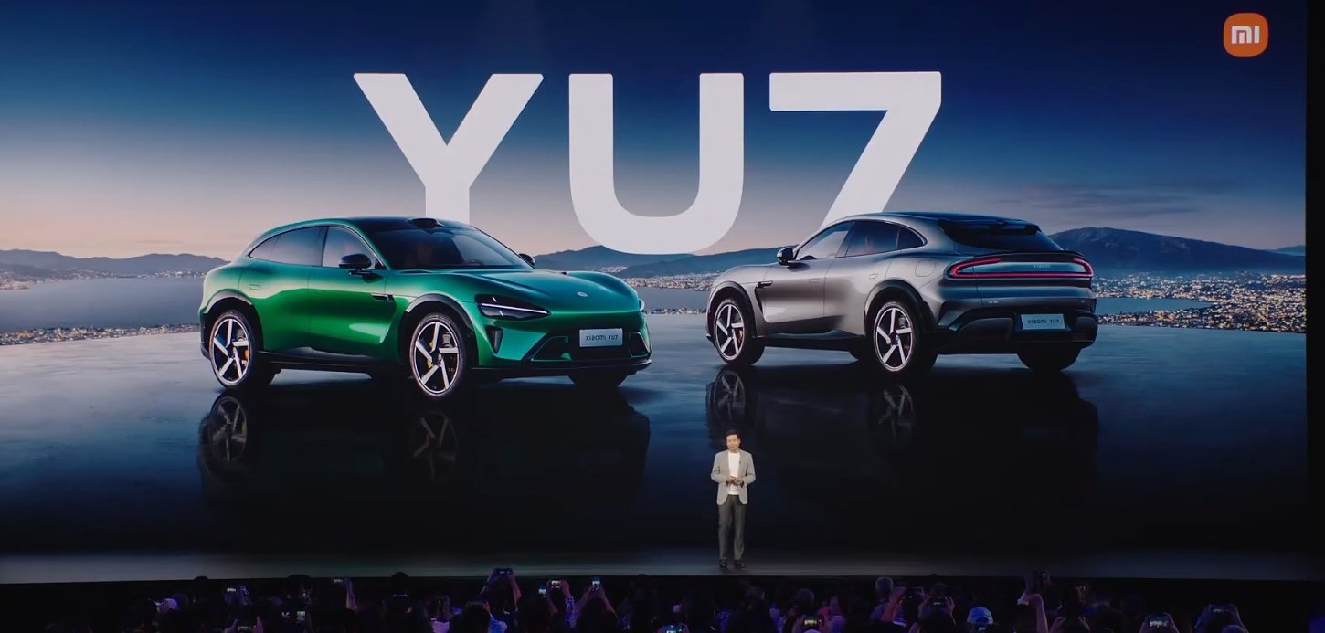 小米发布会放大招！YU7硬刚Model Y，行业最强小折叠、AI眼镜全曝光