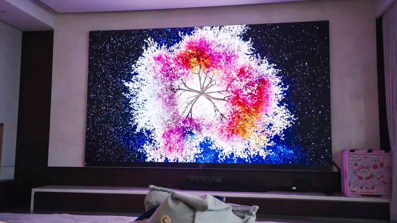 震撼开箱！全国首台163吋海信UX Micro LED无界巨幕落户深圳湾