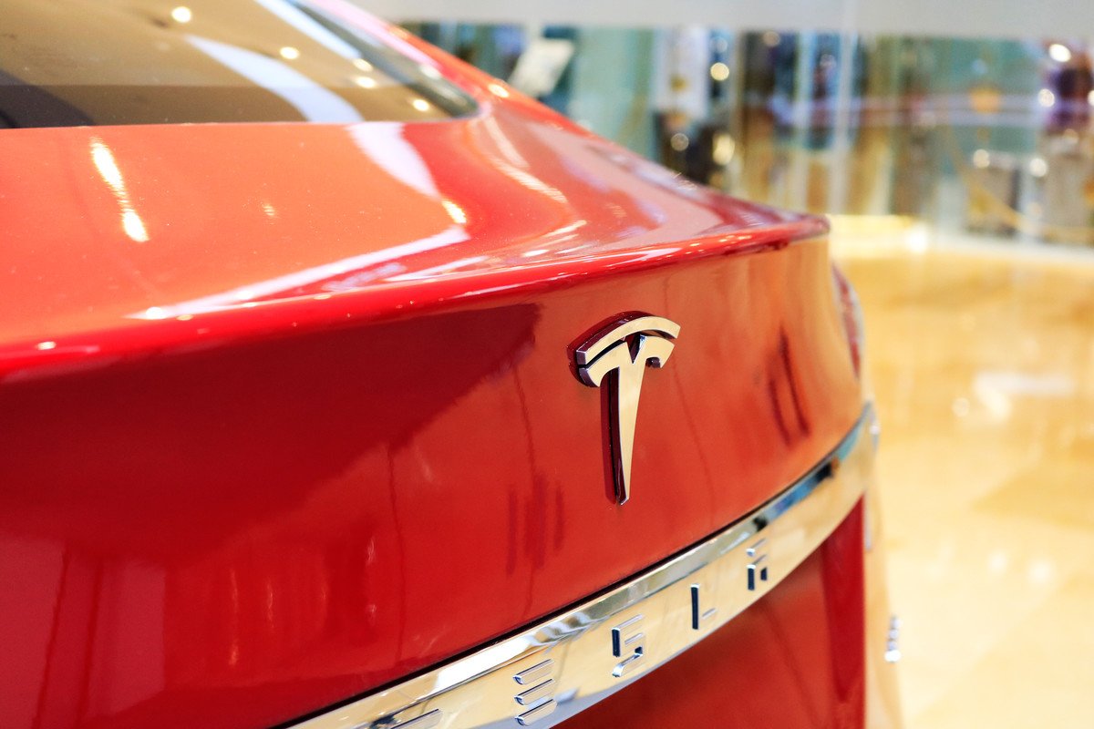 马斯克“掀桌”​ ，​特朗普嘲讽！特斯拉扛得住吗？