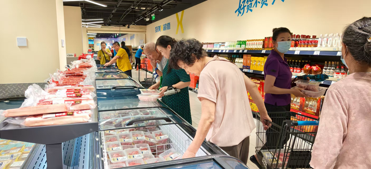 一场冒雨的超市探秘：市民与北京首家硬折扣店“物美超值”的相遇