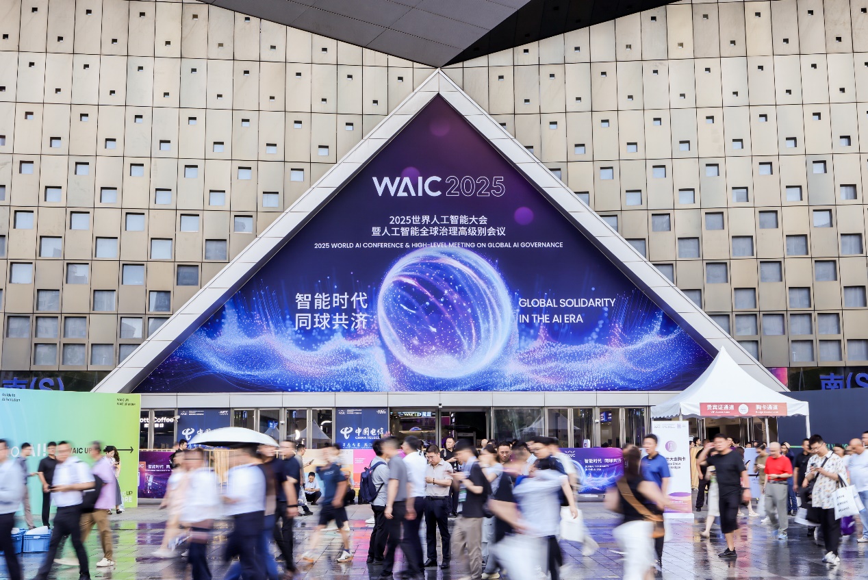 破局万亿功能营养市场！飞鹤爱本AI功能营养品，解决“无效补充”痛点