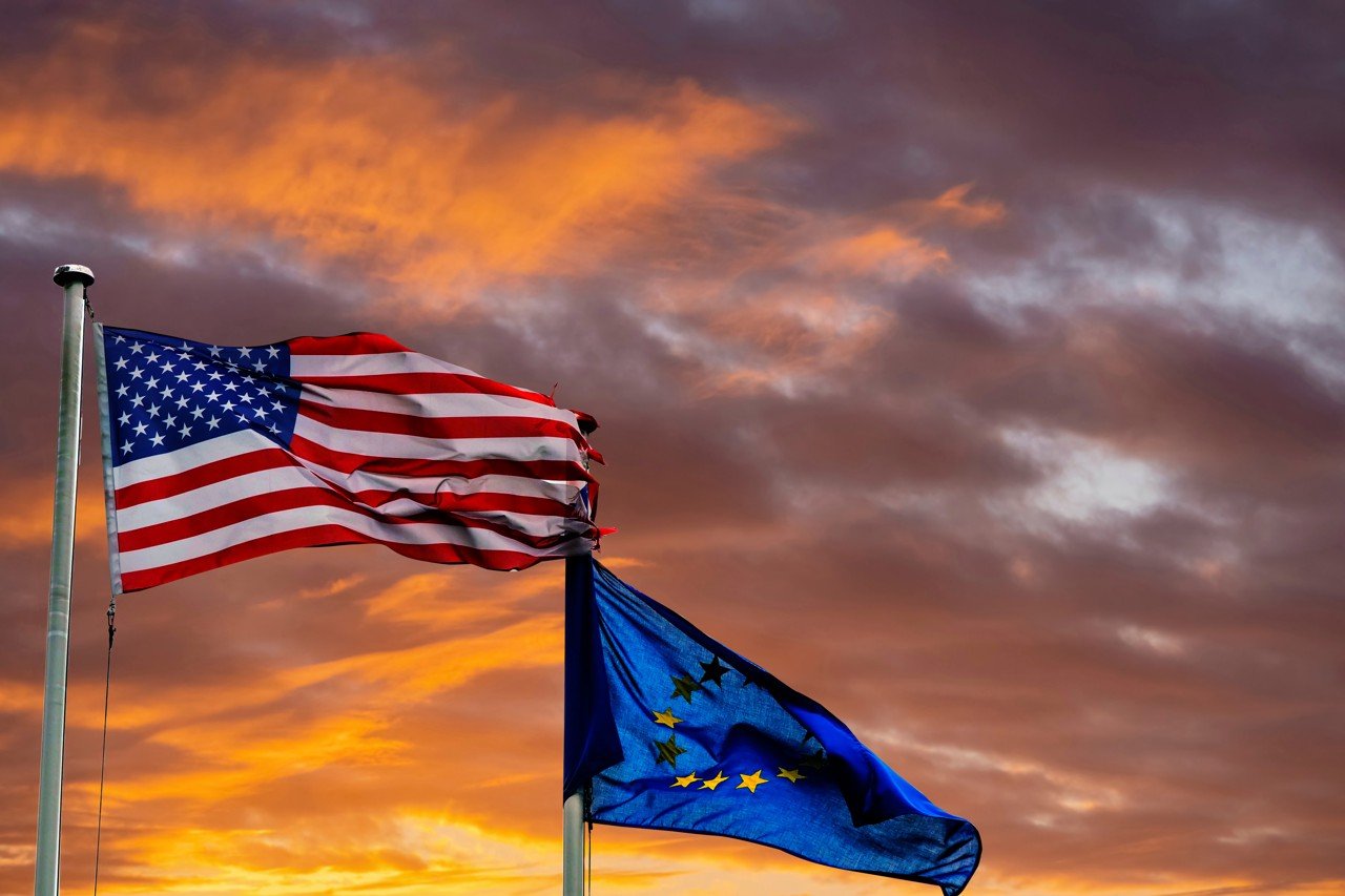 1.35万亿换15%关税！欧盟“割肉”让步，特朗普最大赢家