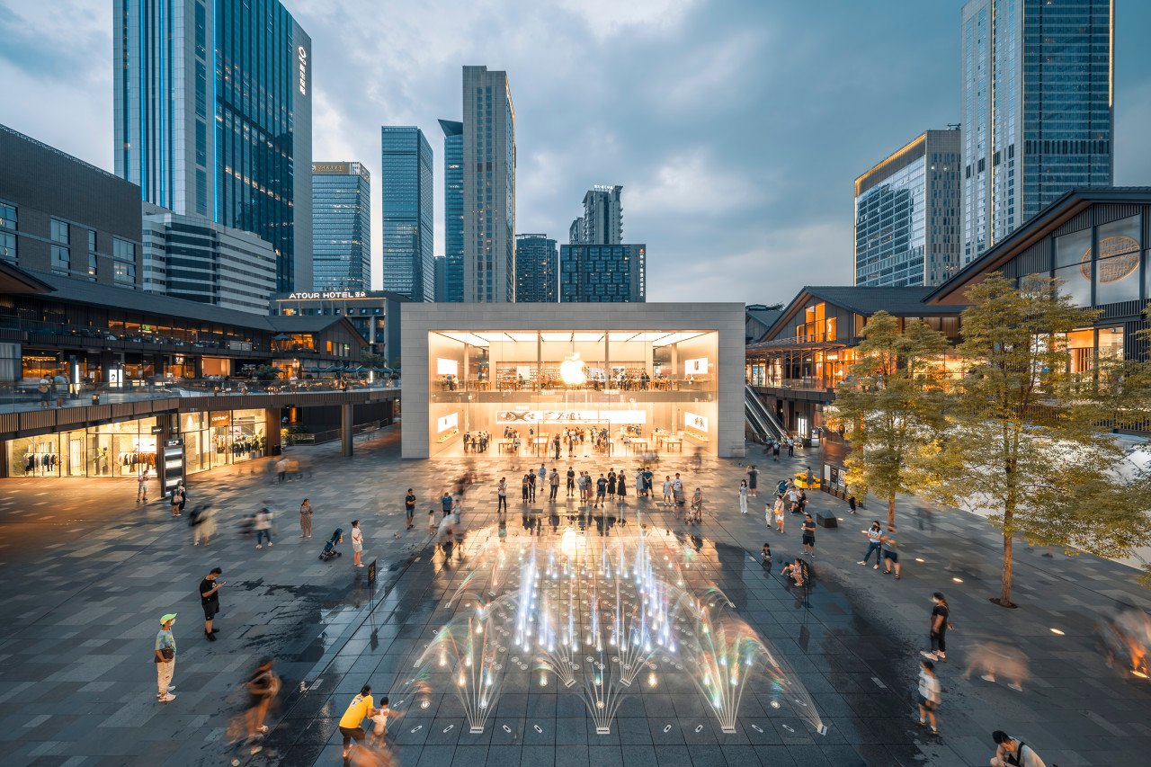 苹果首次在中国关停直营店，iPhone真跌落神坛了？