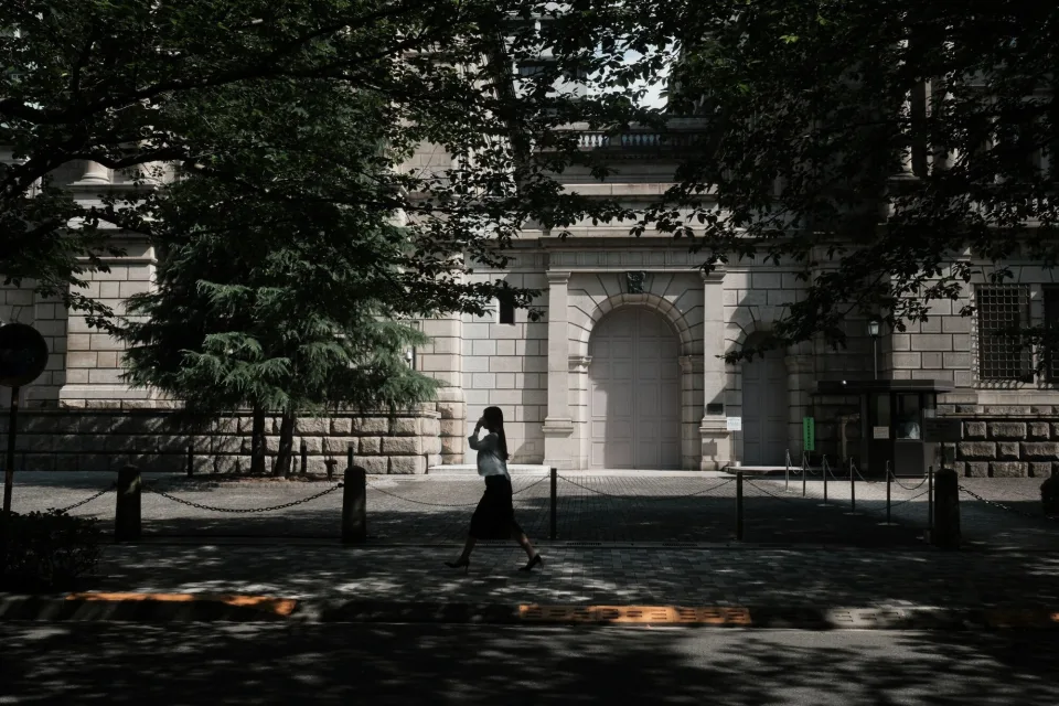 日本公务员34年来最大加薪：推动工资与物价上涨良性循环