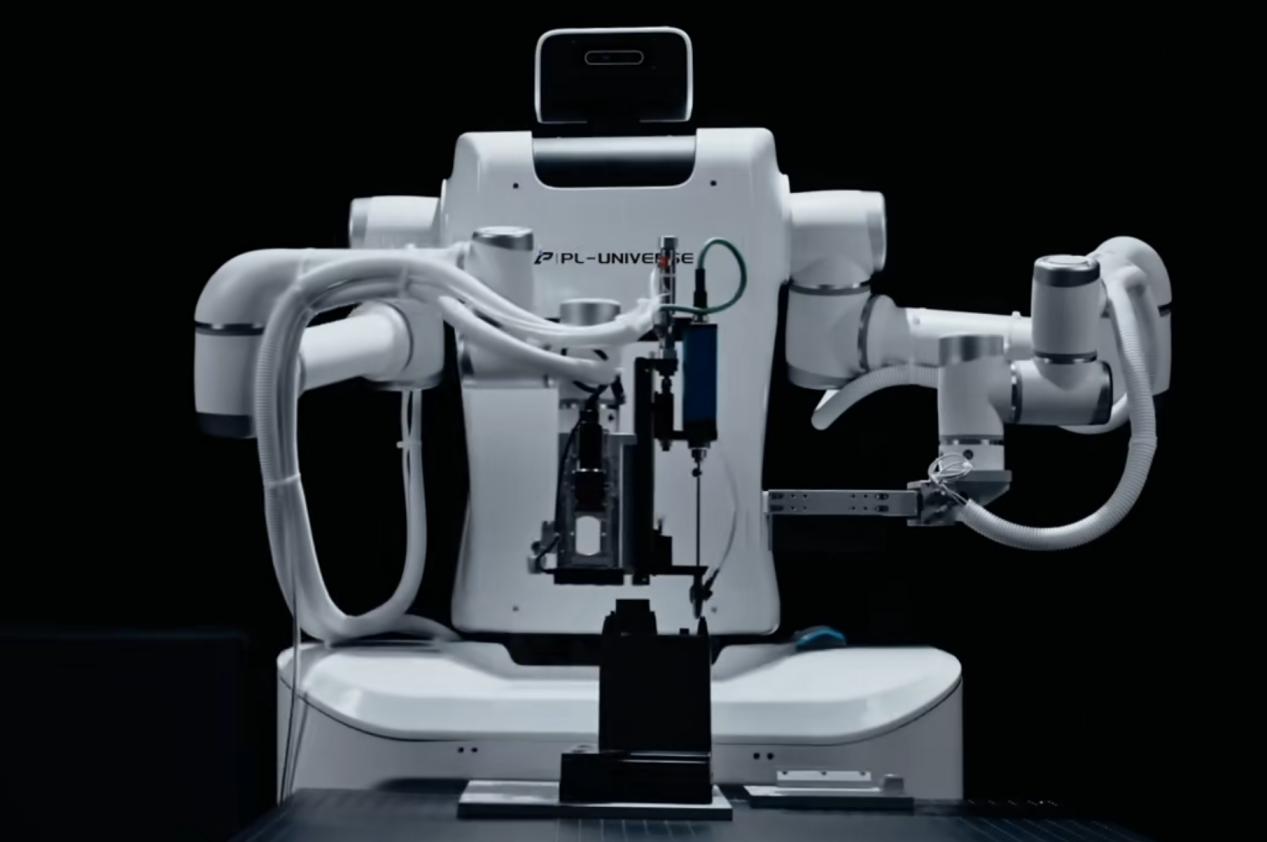 全球首秀！普罗宇宙携“大白机器人”亮相世界机器人大会：突破应用场景边界，为智能制造产业注入新动能