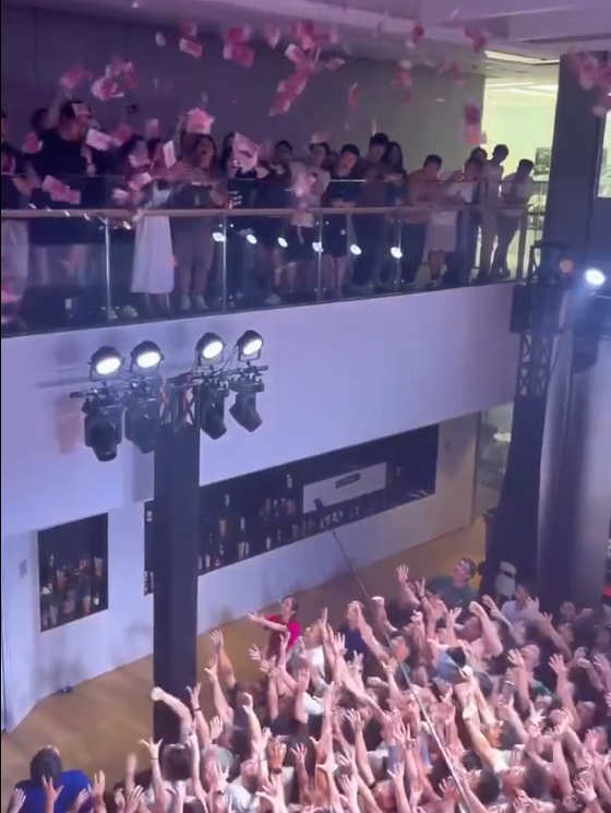 20cm涨停！影石创新90后老板“撒钱庆功”视频刷屏，8K全景无人机公测引爆市值狂欢，业务杀入大疆“腹地”