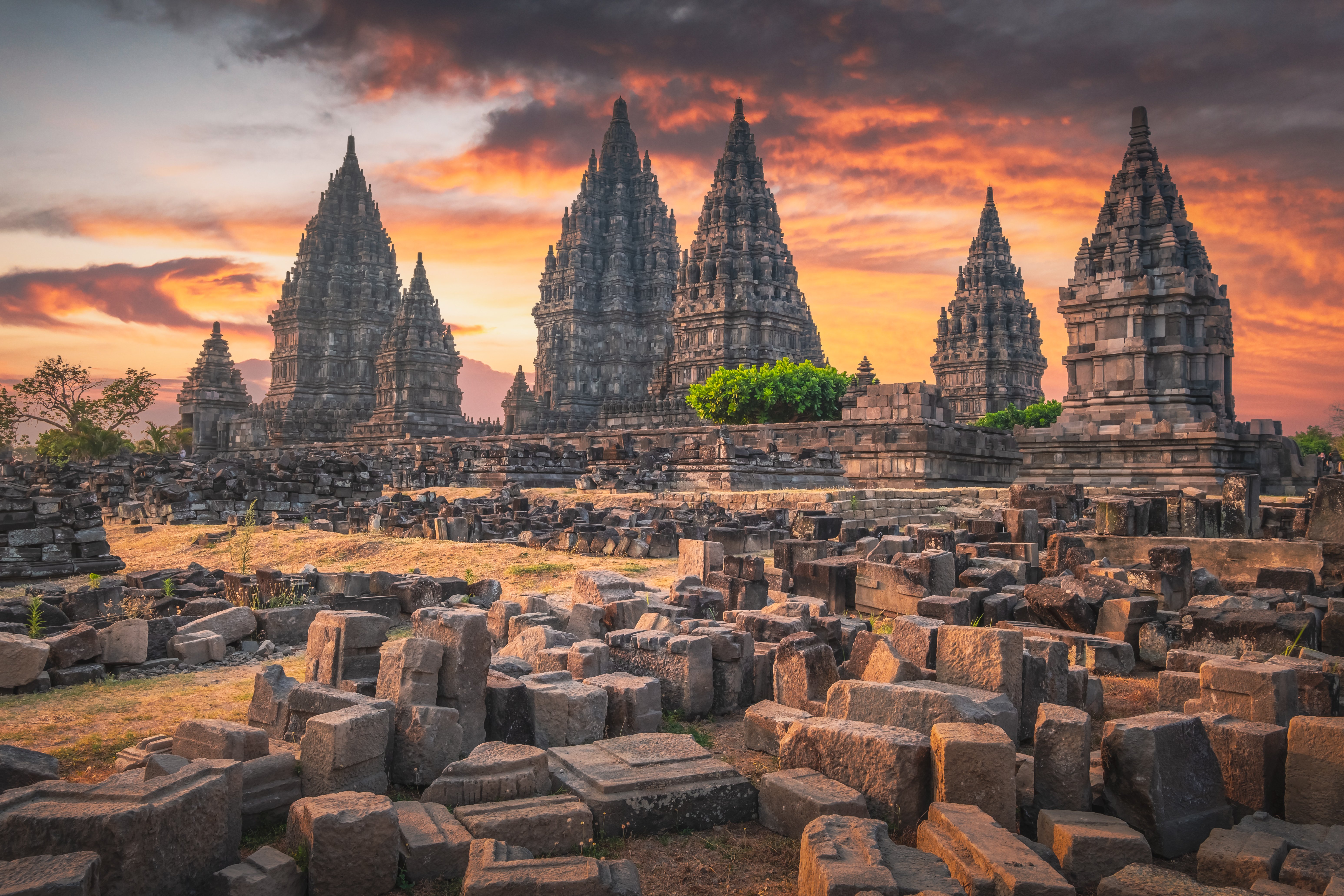 印尼，站在火山口