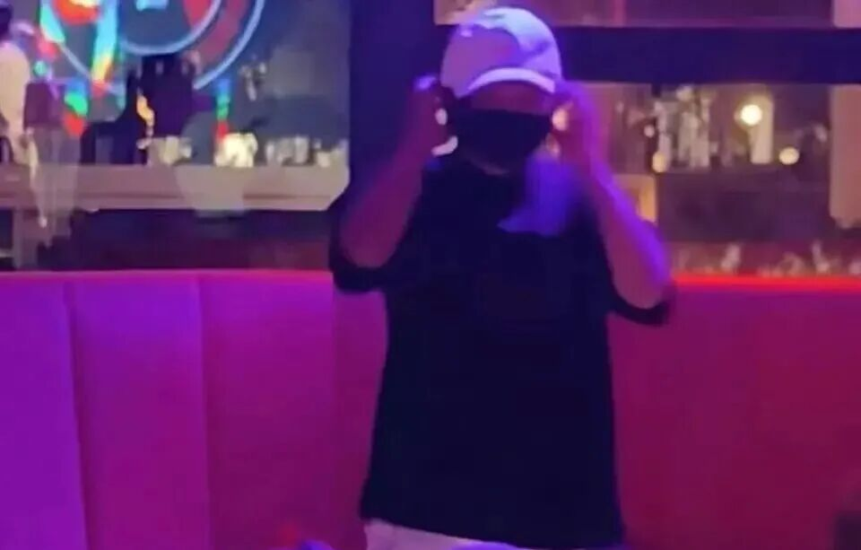 阿里市值重回3万亿港元，年内涨近96%！马云昨晚现身阿里园区酒吧，今年已多次在国内现身