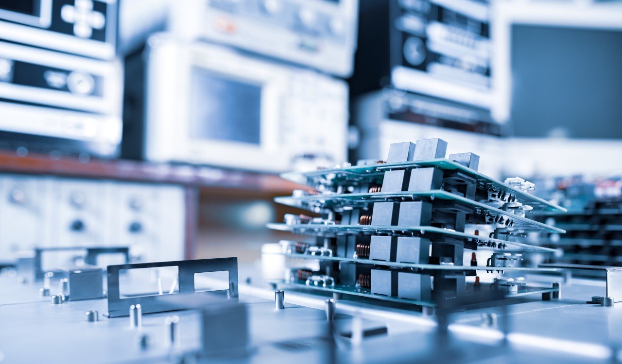 半导体设备又火了！500亿龙头业绩预告抢跑，引爆“20CM”涨停