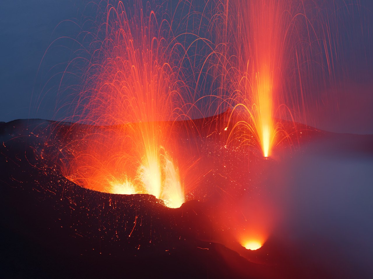 史诗级反超！巨头狂飙