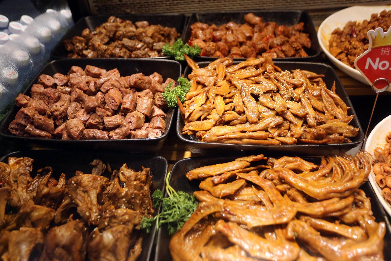 一个消费龙头突遭ST