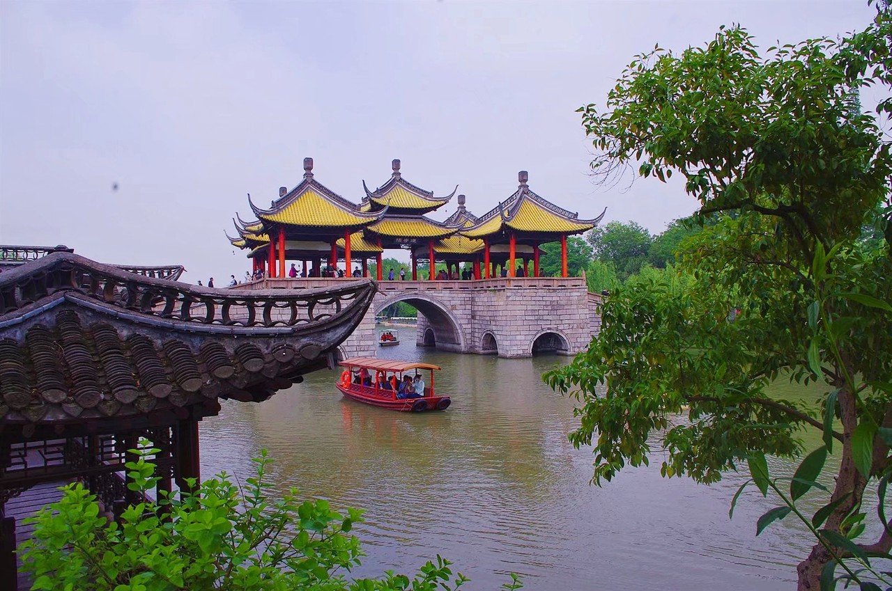 瘦西湖赴港IPO，超8成收入来自水上游船业务，行业竞争激烈